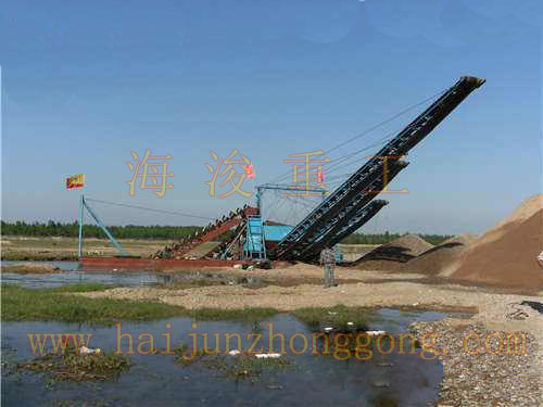 挖沙船工作現(xiàn)場